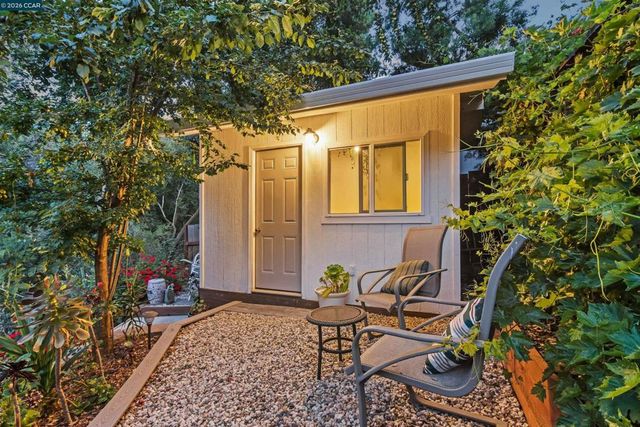 38 Saint Stephens Dr, Orinda, CA 94563