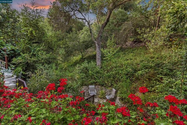 38 Saint Stephens Dr, Orinda, CA 94563