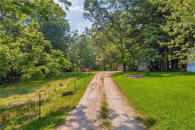 300 Tunnel Town Road, Mountain Rest, SC 29664