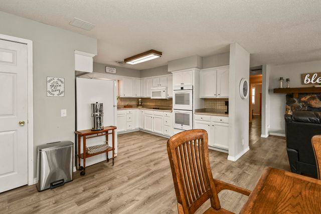 12 Old Happy Hollow Trail, Lampe, MO 65681