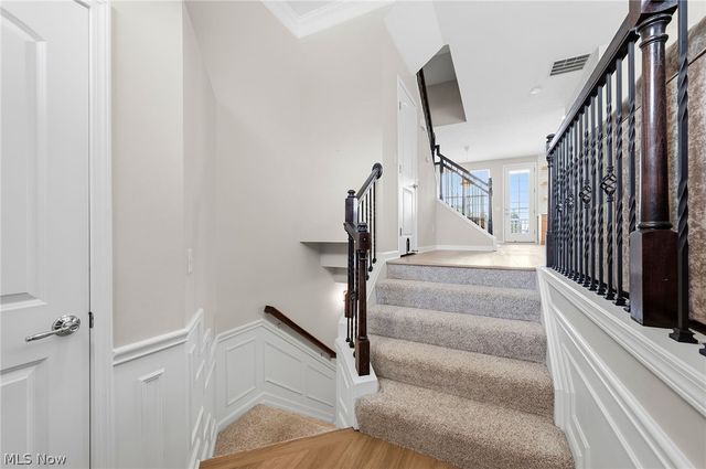 6196 N Pointe Drive, Pepper Pike, OH 44124