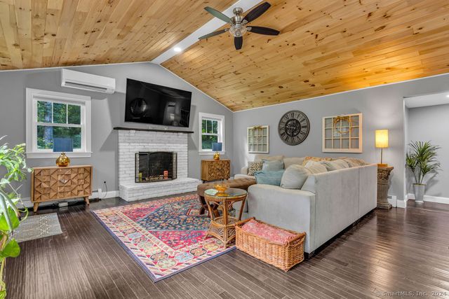 32 Twin Bridge Road, Guilford, CT 06437