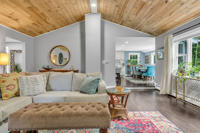 32 Twin Bridge Road, Guilford, CT 06437