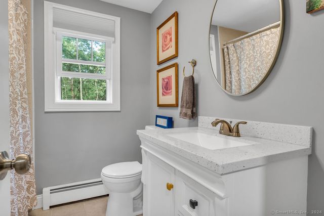 32 Twin Bridge Road, Guilford, CT 06437