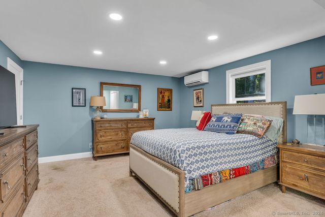 32 Twin Bridge Road, Guilford, CT 06437