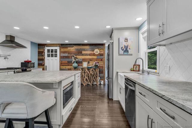 32 Twin Bridge Road, Guilford, CT 06437