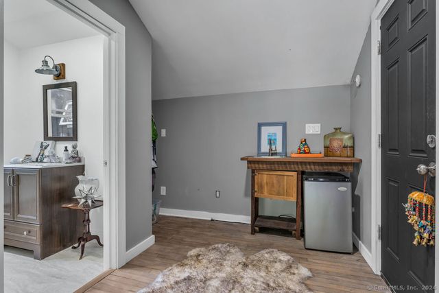 32 Twin Bridge Road, Guilford, CT 06437