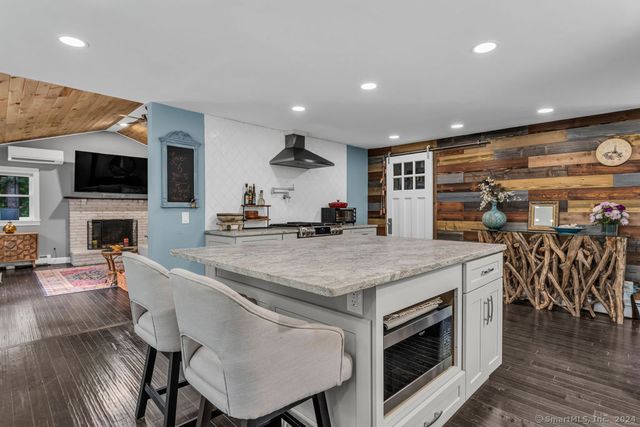 32 Twin Bridge Road, Guilford, CT 06437