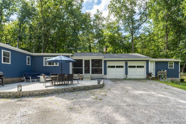 32 Twin Bridge Road, Guilford, CT 06437