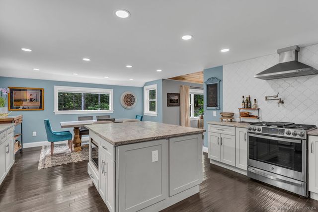 32 Twin Bridge Road, Guilford, CT 06437