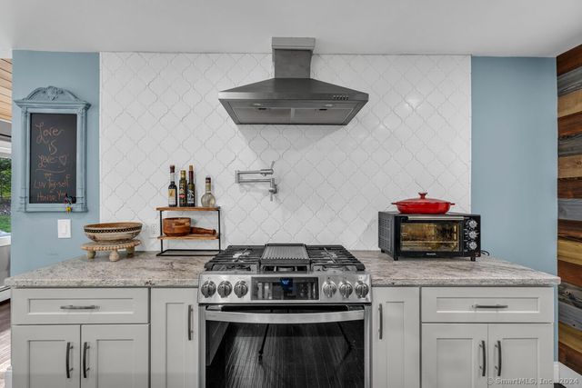 32 Twin Bridge Road, Guilford, CT 06437