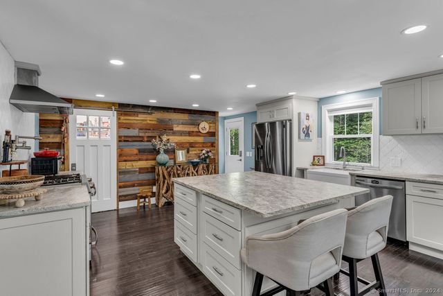 32 Twin Bridge Road, Guilford, CT 06437