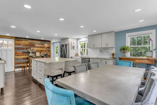 32 Twin Bridge Road, Guilford, CT 06437