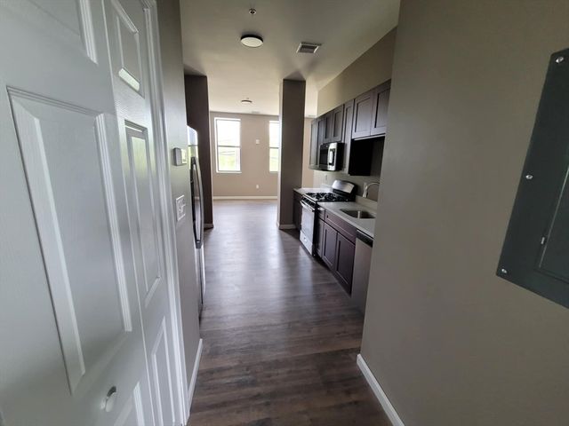 155 Crescent St 3, Brockton, MA 02302
