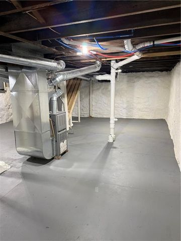 6004 E 9th Street, Kansas City, MO 64125