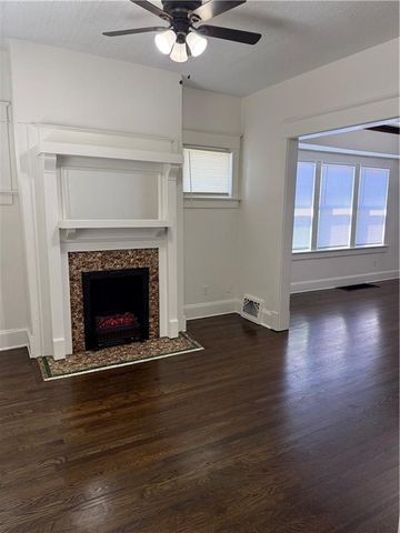 6004 E 9th Street, Kansas City, MO 64125