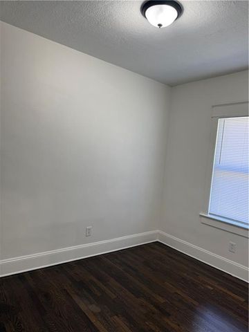 6004 E 9th Street, Kansas City, MO 64125