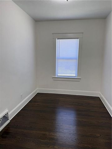 6004 E 9th Street, Kansas City, MO 64125