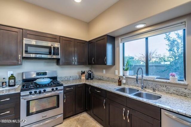6802 E Brownstone Place, Tucson, AZ 85750