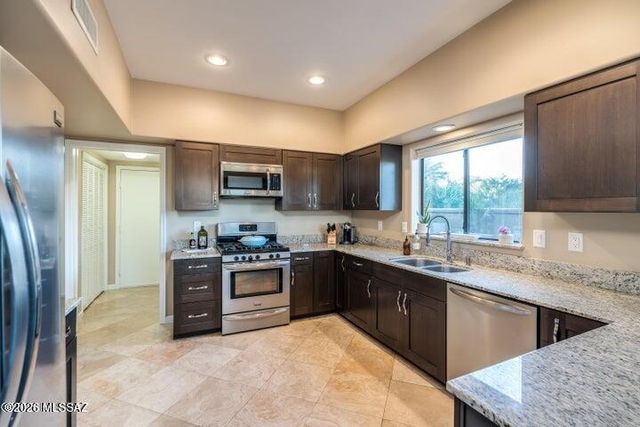 6802 E Brownstone Place, Tucson, AZ 85750