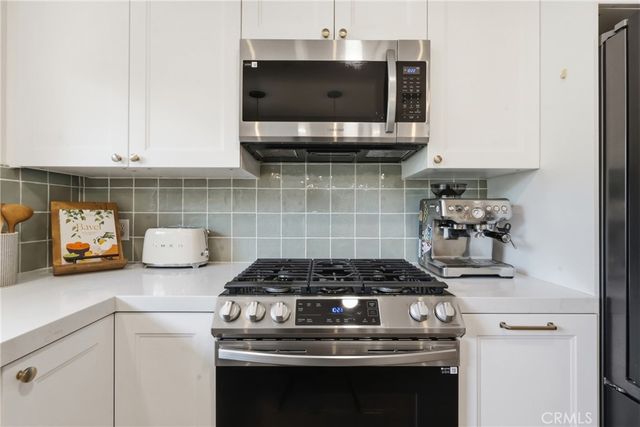 2147 N Beachwood 4, Los Angeles, CA 90068