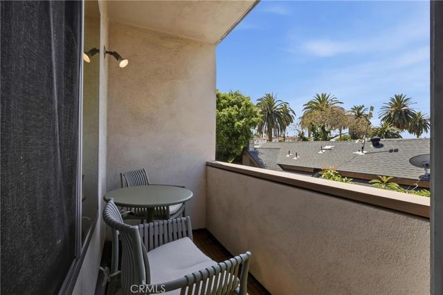 2147 N Beachwood 4, Los Angeles, CA 90068
