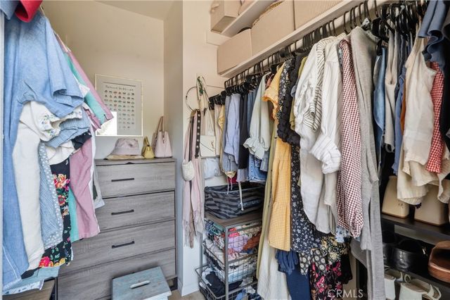 2147 N Beachwood 4, Los Angeles, CA 90068