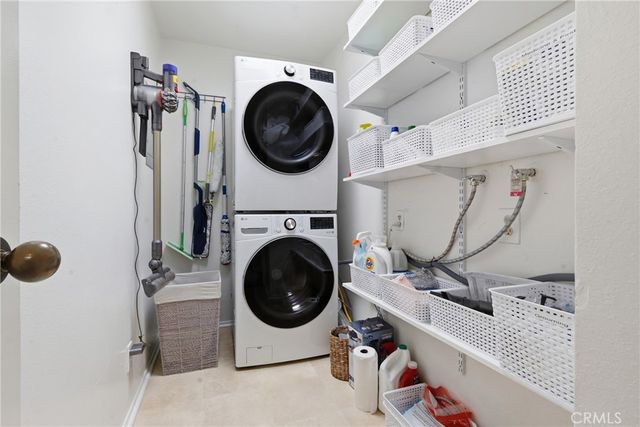 2147 N Beachwood 4, Los Angeles, CA 90068