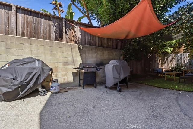 2147 N Beachwood 4, Los Angeles, CA 90068