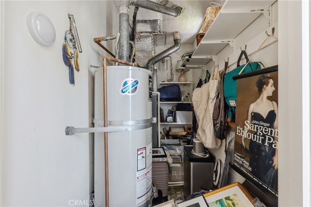2147 N Beachwood 4, Los Angeles, CA 90068