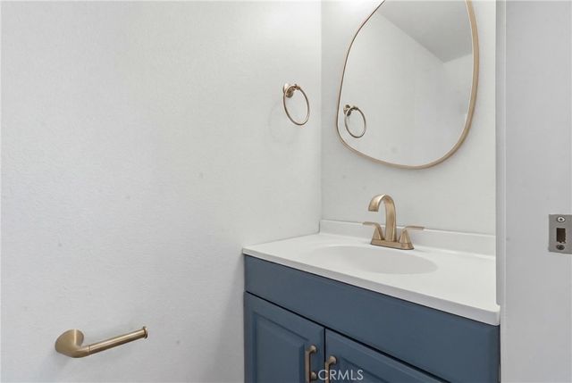 2147 N Beachwood 4, Los Angeles, CA 90068
