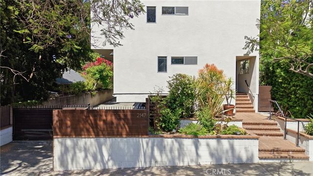 2147 N Beachwood 4, Los Angeles, CA 90068