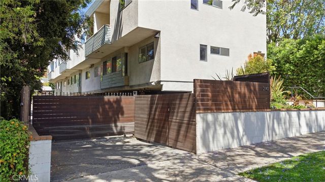 2147 N Beachwood 4, Los Angeles, CA 90068