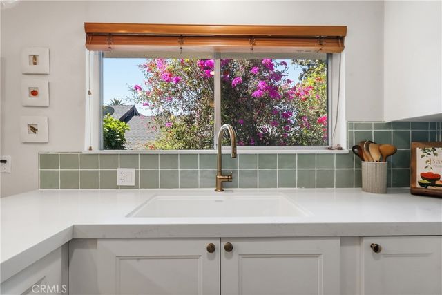 2147 N Beachwood 4, Los Angeles, CA 90068