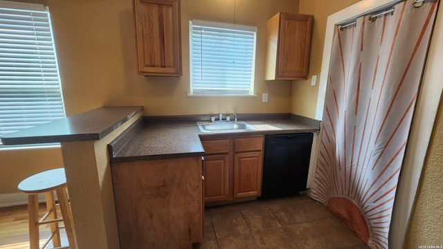 803 W HOLLYWOOD AVE, San Antonio, TX 78212