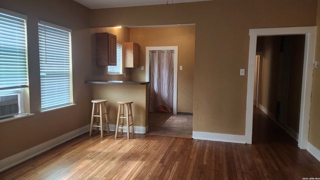 803 W HOLLYWOOD AVE, San Antonio, TX 78212