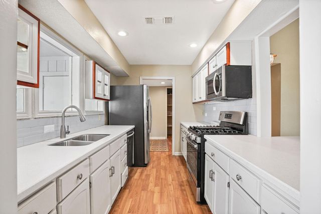 9 Lakeview Manor, Huntsville, TX 77340