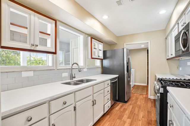 9 Lakeview Manor, Huntsville, TX 77340