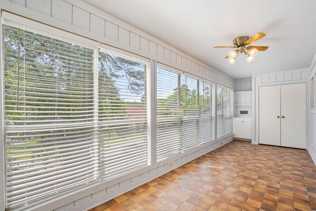 9 Lakeview Manor, Huntsville, TX 77340