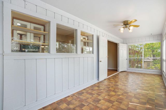 9 Lakeview Manor, Huntsville, TX 77340