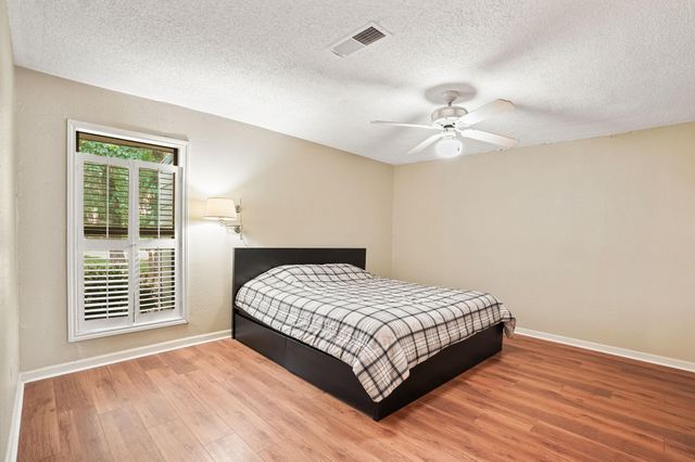 9 Lakeview Manor, Huntsville, TX 77340