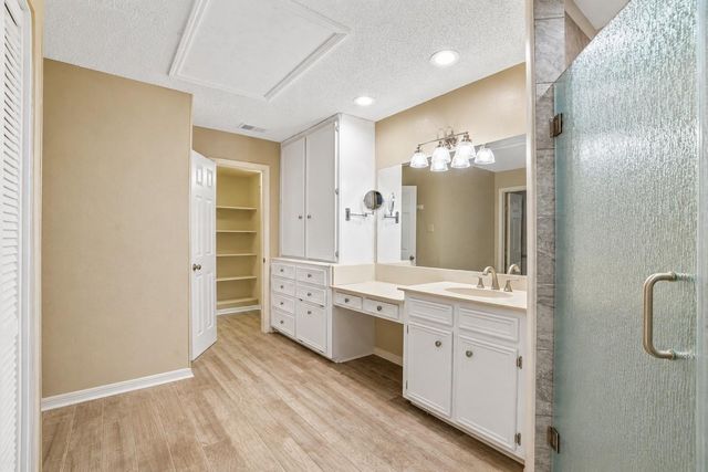 9 Lakeview Manor, Huntsville, TX 77340