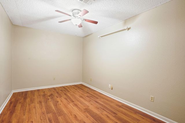 9 Lakeview Manor, Huntsville, TX 77340