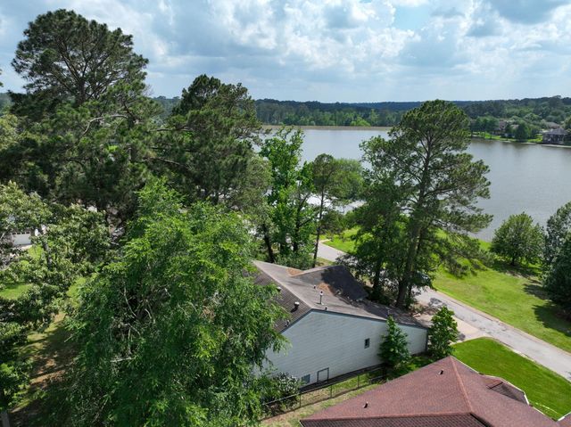 9 Lakeview Manor, Huntsville, TX 77340