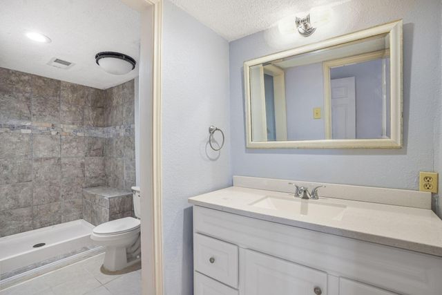 9 Lakeview Manor, Huntsville, TX 77340