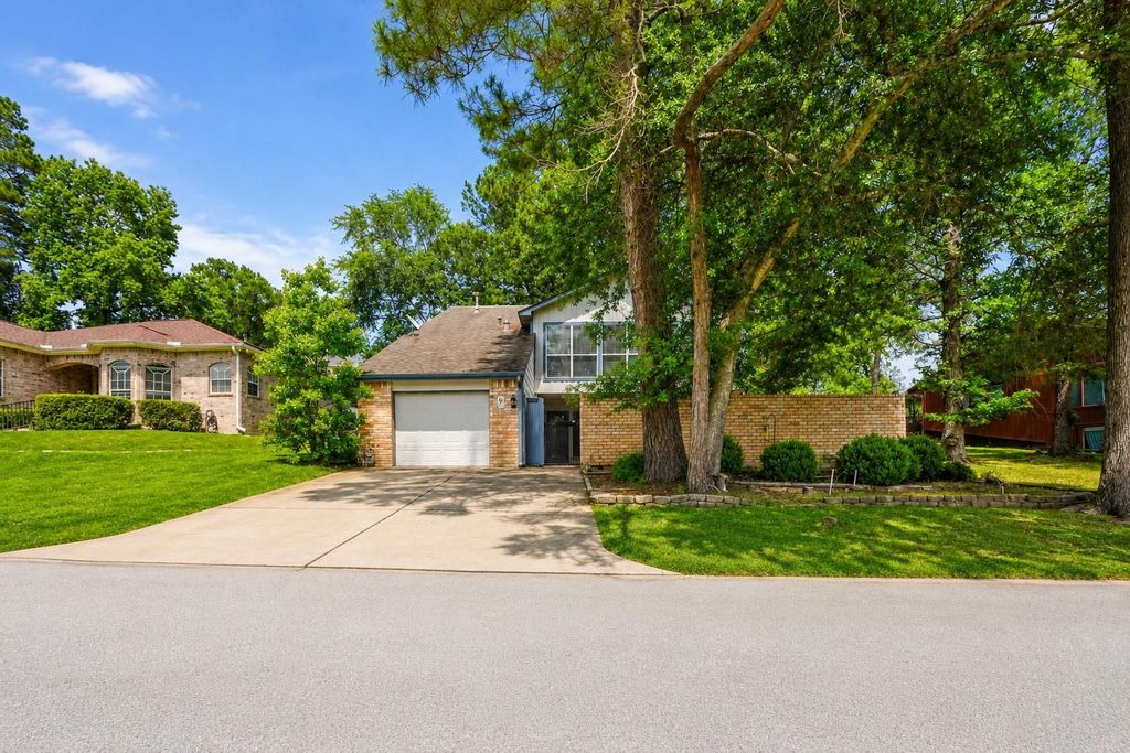 9 Lakeview Manor, Huntsville, TX 77340