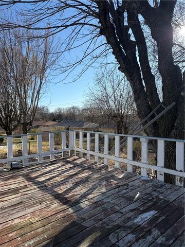 1520 N 64TH Drive, Kansas City, KS 66102