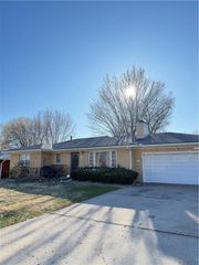 1520 N 64TH Drive, Kansas City, KS 66102