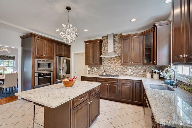 9 Trista Way, South Plainfield, NJ 07080