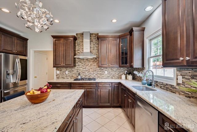 9 Trista Way, South Plainfield, NJ 07080